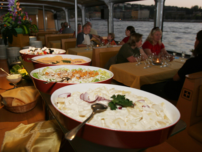 budapest_fireworks_show_crusie_dinner